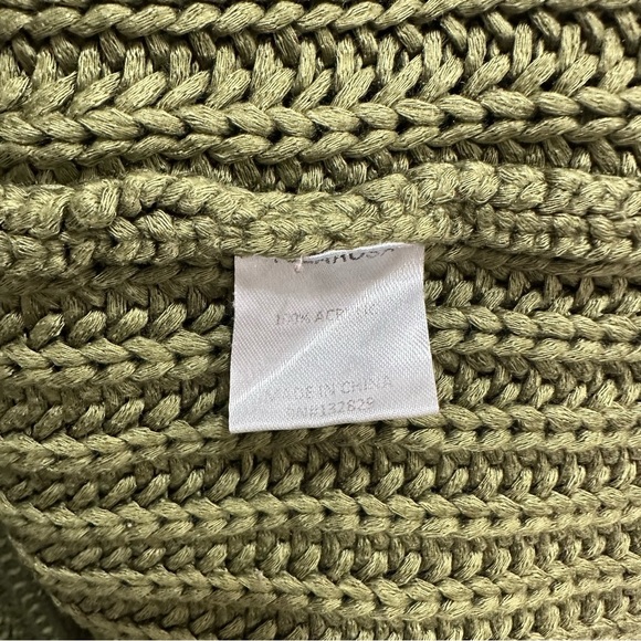 Revolve Tularosa Oversized Crocheted Olive Green V-Neck Sweater XS - Picture 9 of 9